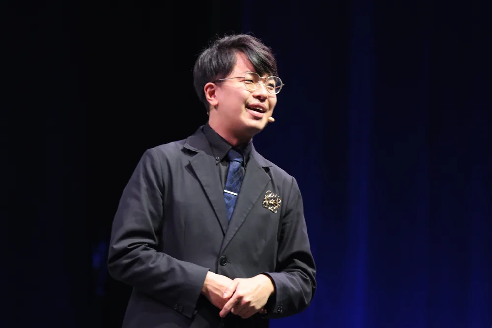 登壇する小澤健祐